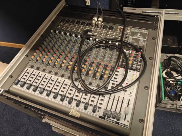 1564865-28 Large package with sound control/amplifier for cinema