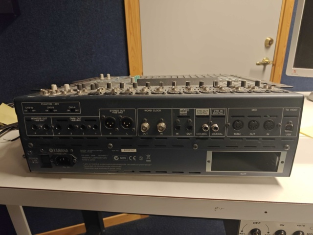 1564865-32 Large package with sound control/amplifier for cinema