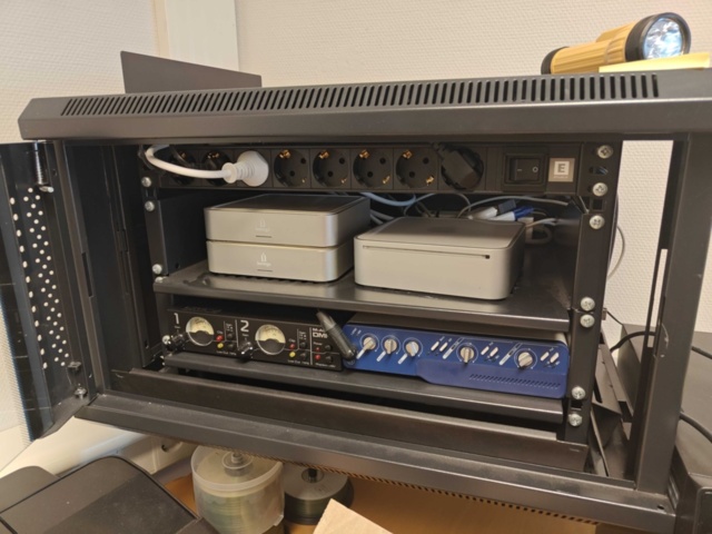 1564866-2 Equipment from recording facility