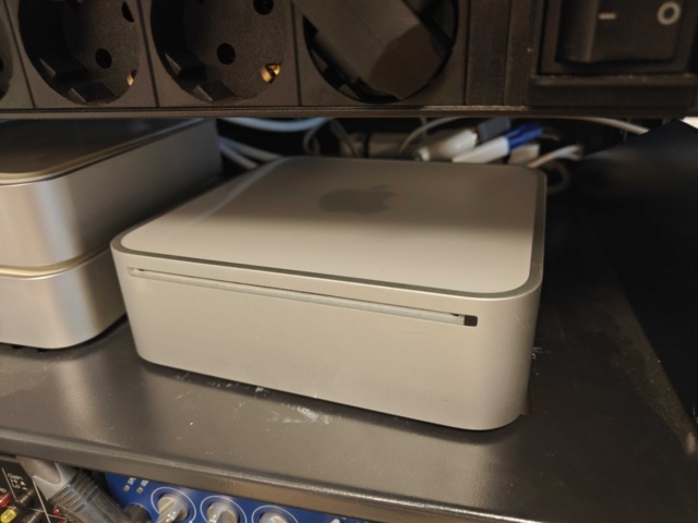1564866-3 Equipment from recording facility