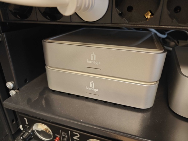 1564866-4 Equipment from recording facility