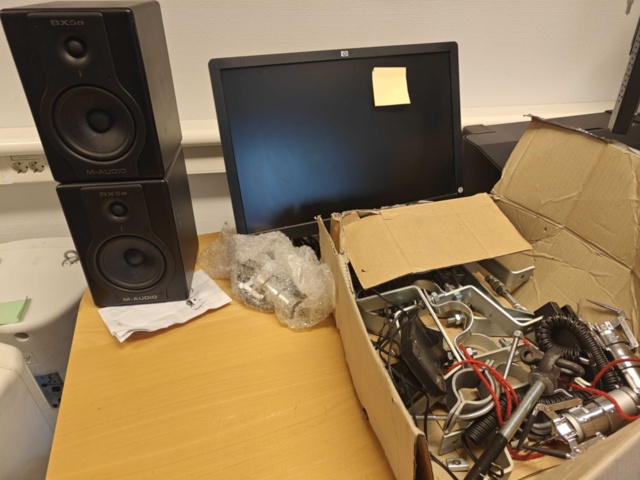 1564866-9 Equipment from recording facility