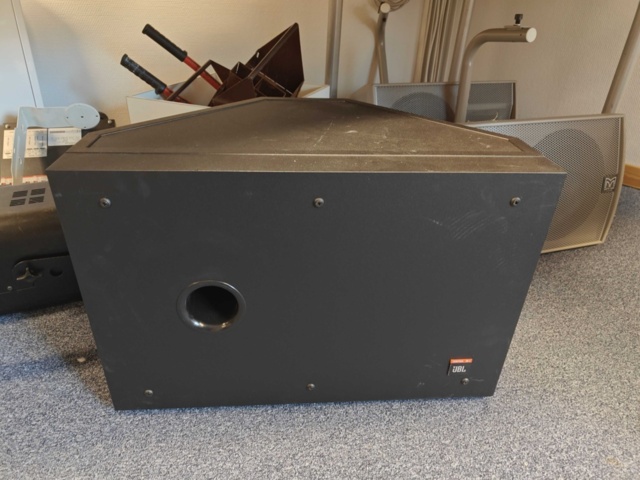 1564866-10 Equipment from recording facility