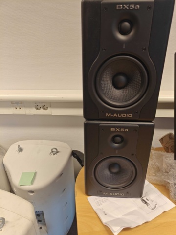 1564866-14 Equipment from recording facility