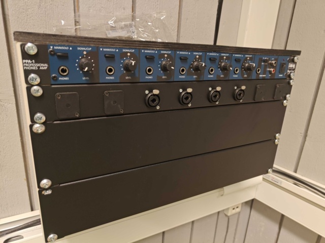 1564866-16 Equipment from recording facility