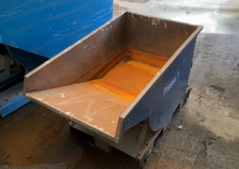 Tipping container