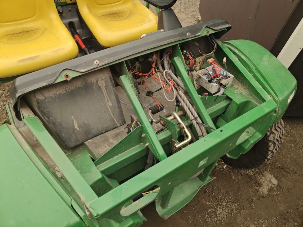 1564872-2 John Deere Gator repair items / parts vehicles
