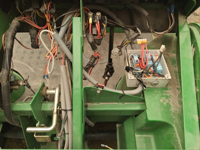 1564872-3 John Deere Gator repair items / parts vehicles