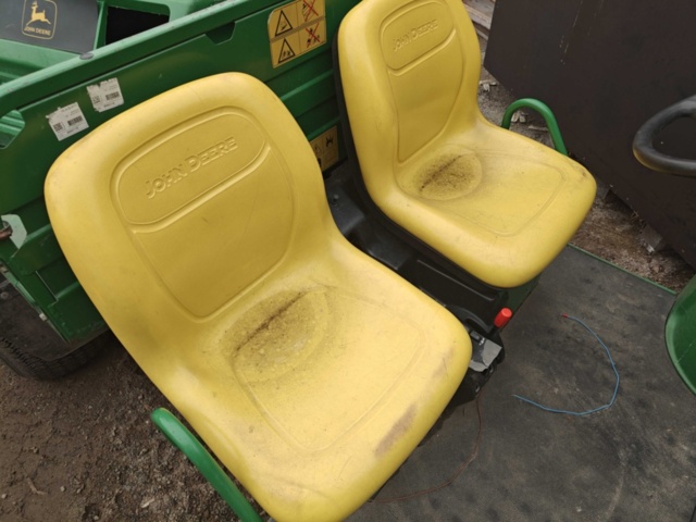 1564872-4 John Deere Gator repair items / parts vehicles