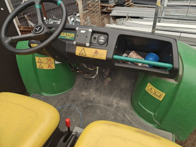 1564872-5 John Deere Gator repair items / parts vehicles