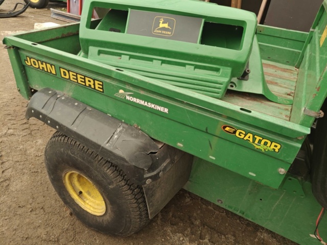 1564872-7 John Deere Gator repair items / parts vehicles