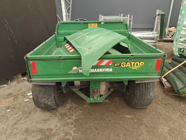 1564872-8 John Deere Gator repair items / parts vehicles