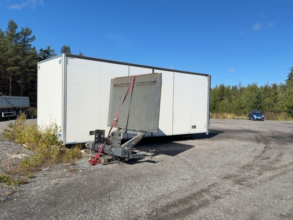 1422072-2 Truck cabinet with tailgate lift - SKAB 2023