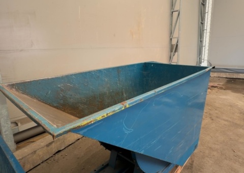 Tipping container