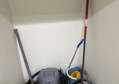 Cleaning equipment - Vacuum cleaners, mops, etc.