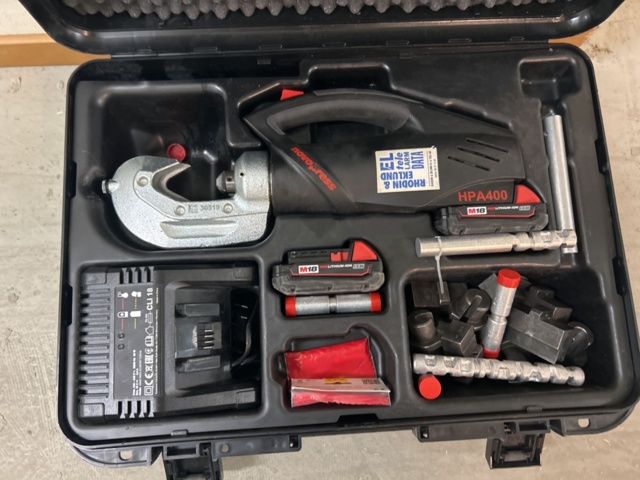 Pressmaskin med tillbehör - Novopress HPA400 på auktion i Stockholm, Sollentuna hos PS Auction