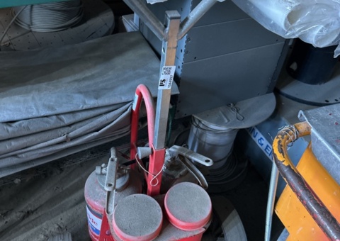 Fire extinguisher on transport cart - Kidde Pulver ABC