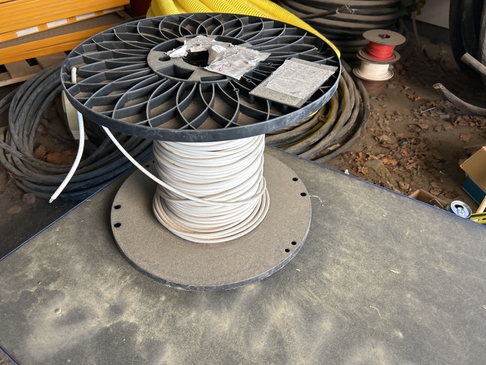 1545001-2 Kablar, slangar och installationsmaterial