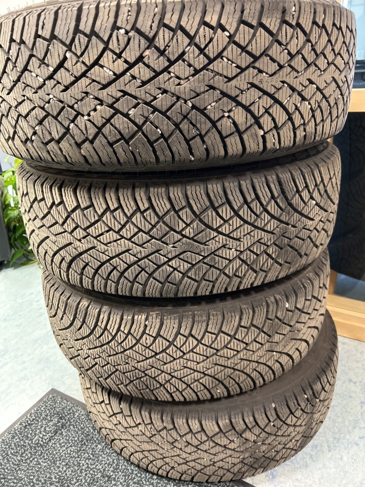 1545002-2 Non-studded winter tires - Dezent / Nokian Hakkapeliitta R5 SUV