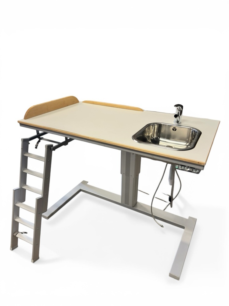 1580412-1 A professional height-adjustable changing table