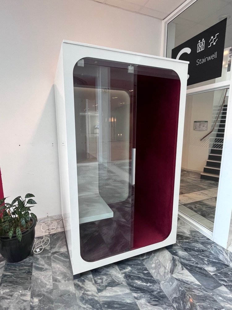 1580413-2 Vit QuietPod telefonbås med glasdörr