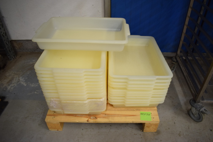 Deglådor i plast ca 27 st på auktion i Östergötland, Söderköping hos PS Auction