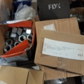 1580344-3 Pall med blandade muttrar i olika storlekar