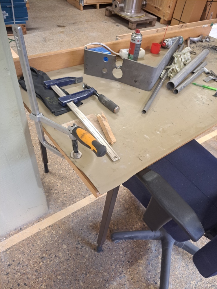 1580352-2 Arbetsbord med verktyg