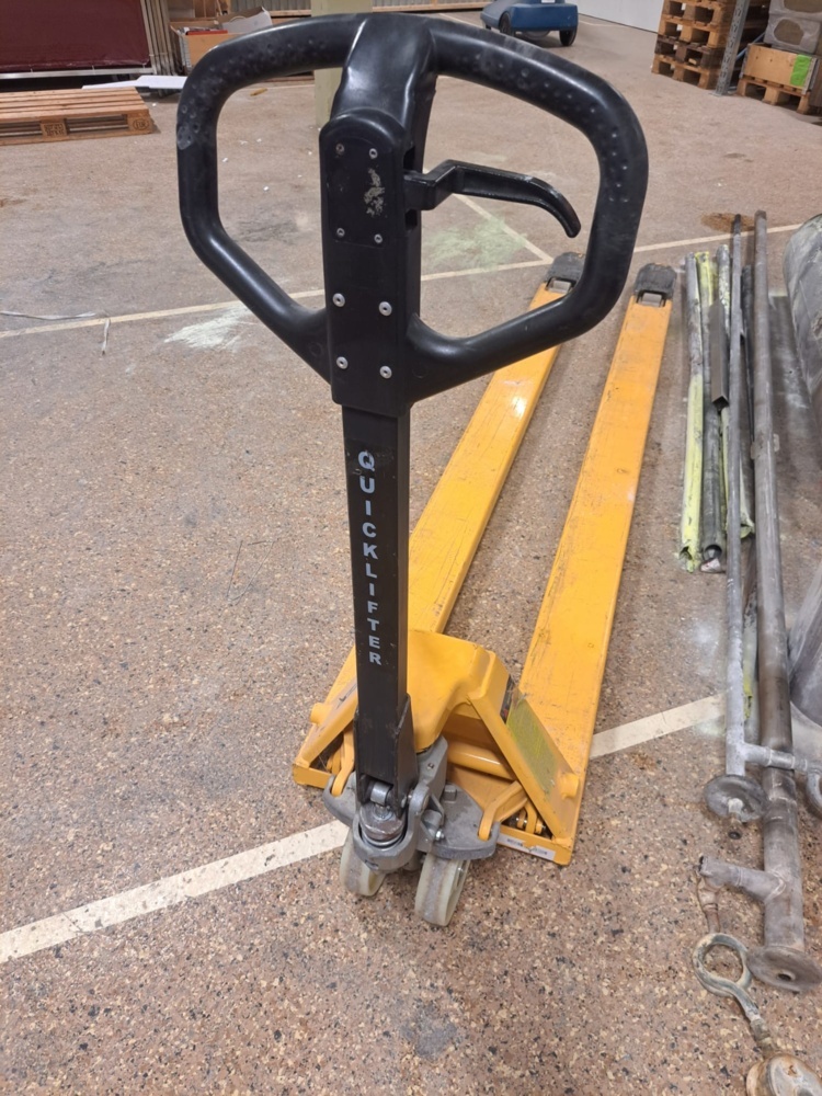 1580356-1 Handtruck med långa gafflar