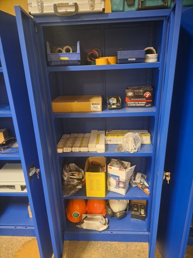 1580360-1 Tin cabinet with contents