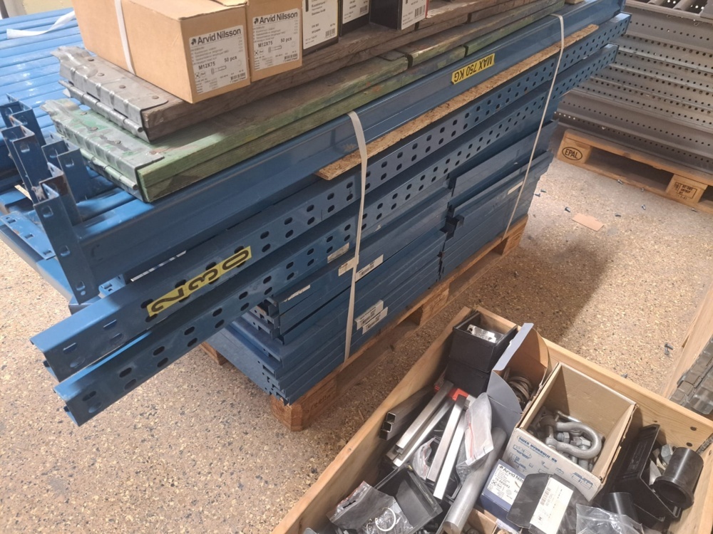 1580546-2 Pallet rack beams
