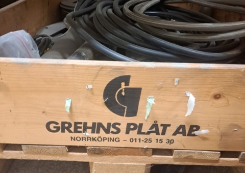 Pallet with mixed objects