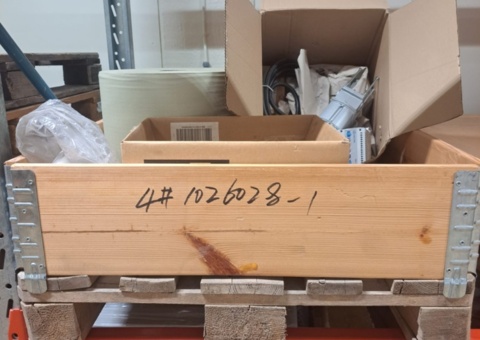 Pallet with mixed objects