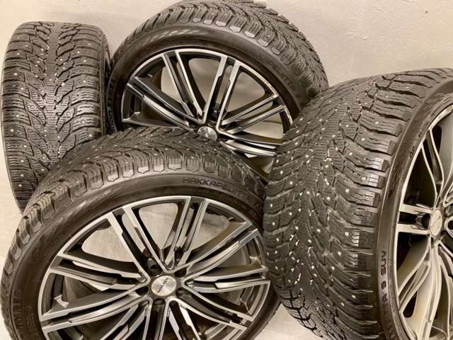 1580527-2 21" Winter wheels with Nokian studded tires