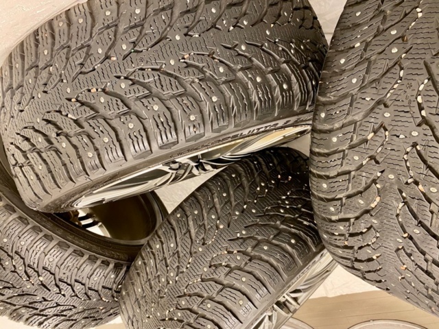 1580527-3 21" Winter wheels with Nokian studded tires