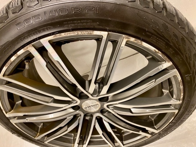 1580527-7 21" Winter wheels with Nokian studded tires