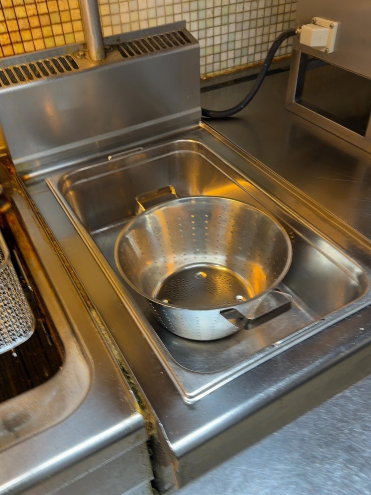 1422076-2 Varmhållningsstation med tillbehör