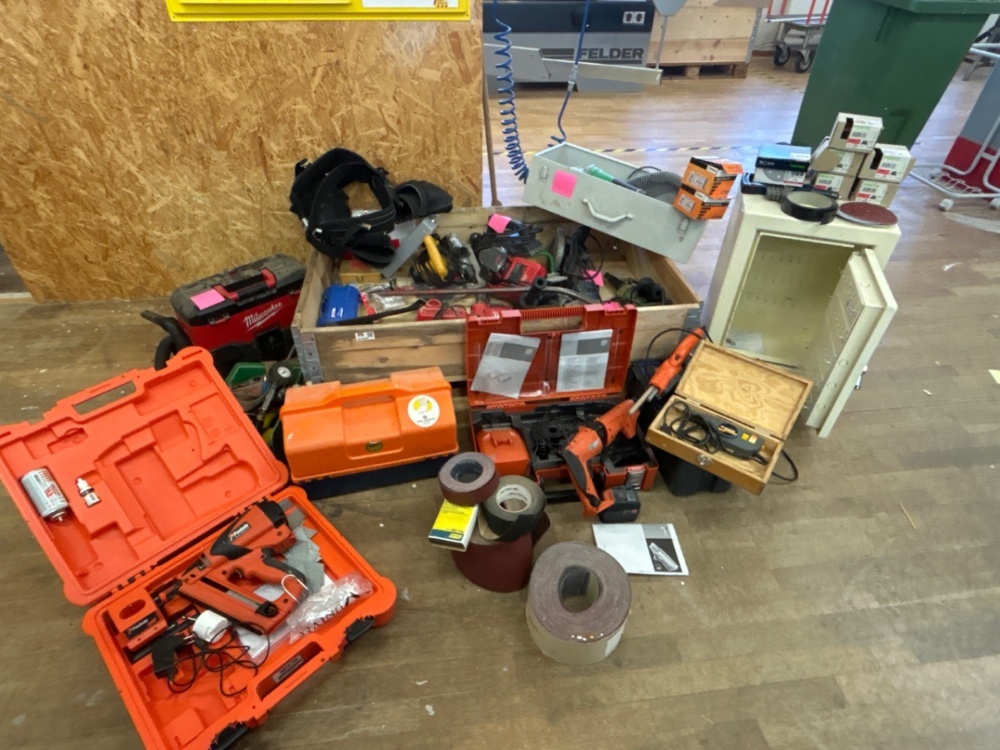 1519358-1 Lot of power tools, machines and accessories - Milwaukee, Paslode, Fein, Hitachi and others.