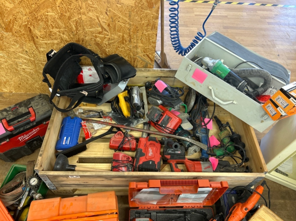 1519358-2 Lot of power tools, machines and accessories - Milwaukee, Paslode, Fein, Hitachi and others.