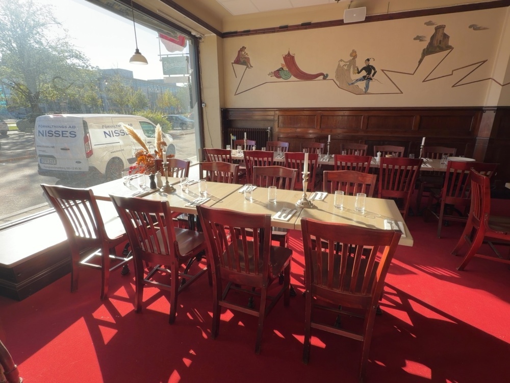 1530097-2 Parti med restaurangmöblemang - ca 78 stolar och 27 bord