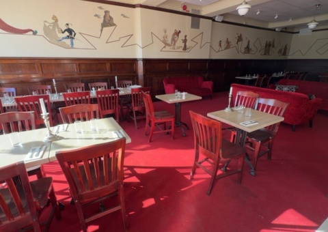 Parti med restaurangmöblemang - ca 78 stolar och 27 bord