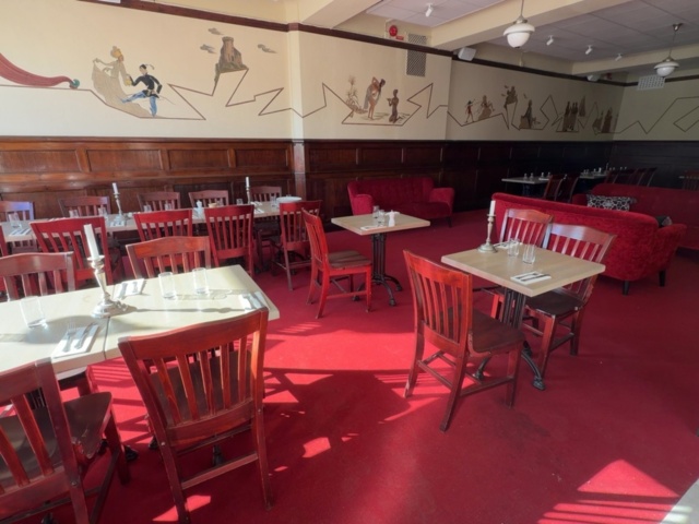 Parti med restaurangmöblemang - ca 78 stolar och 27 bord på auktion i Västernorrland, Sundsvall hos PS Auction