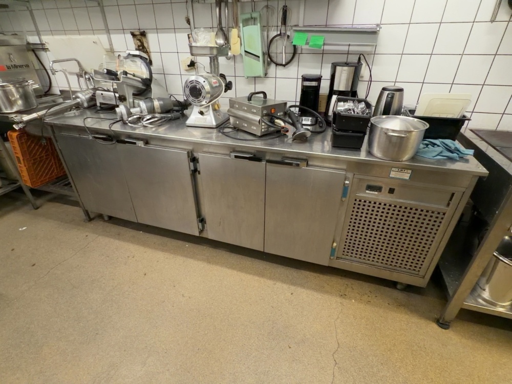 1422089-2 Refrigerated counter with 4 doors