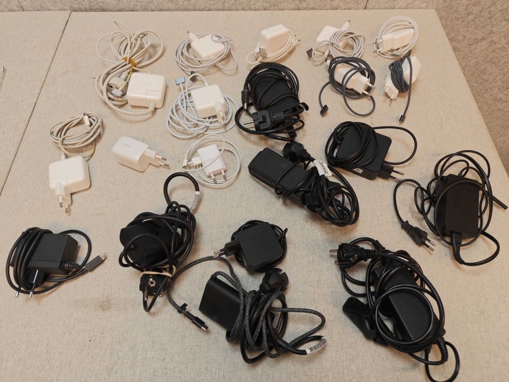 1485800-1 Power adapters for computers 19pcs