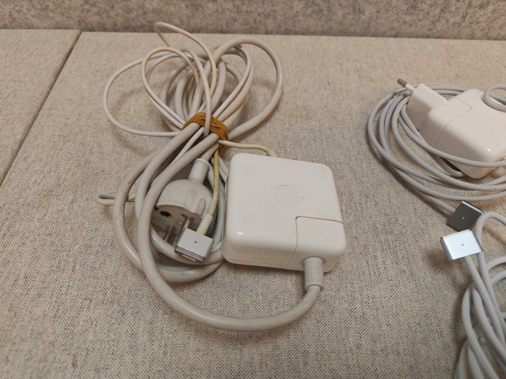 1485800-2 Power adapters for computers 19pcs