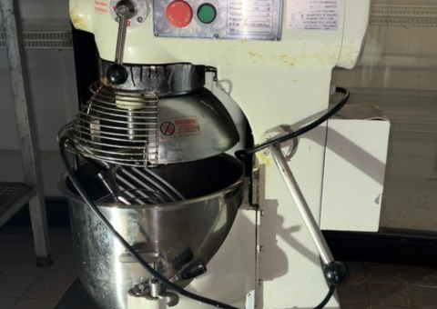 Degblandare / planetmixer med tillbehör - M20A -2016