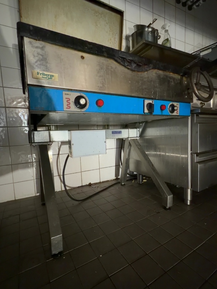 1530107-2 Tiltable frying table - Fribergs