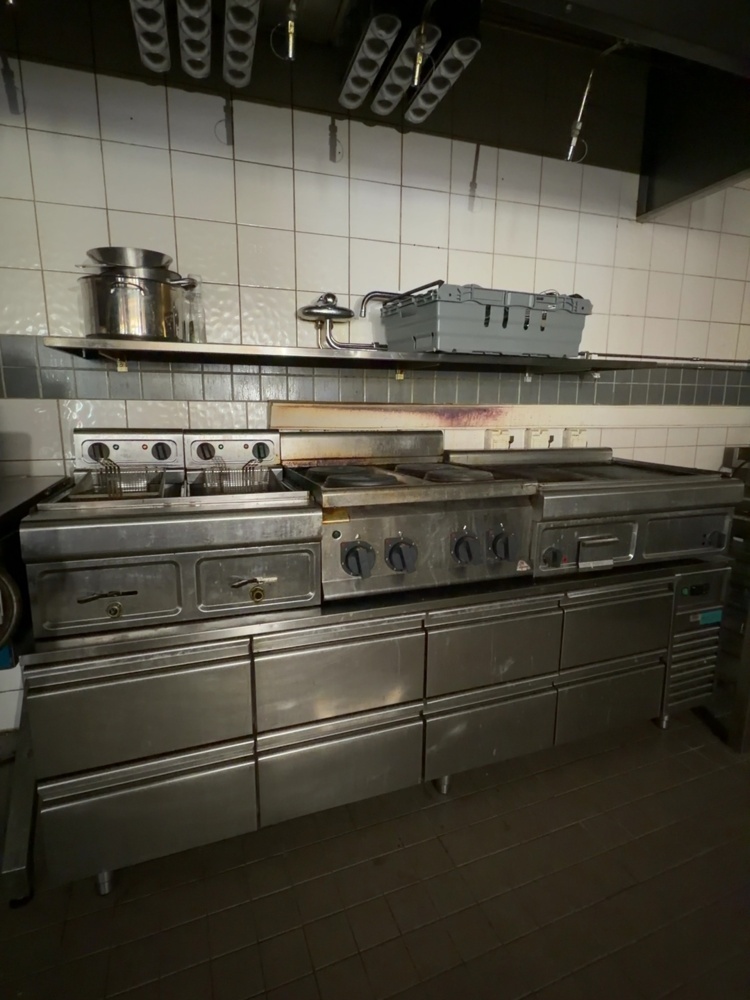 1530109-1 Refrigerated counter with restaurant machines - Deep fryer, stove and grill