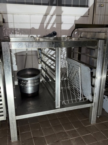 Stativ med tillbehör på auktion i Västernorrland, Sundsvall hos PS Auction