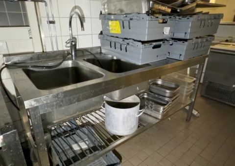 Diskbänk med restaurangutrustning - Gastrotech
